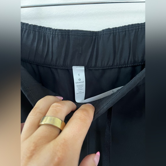 Lululemon On The Fly Crop *Woven 23"
Black 6 - Picture 6 of 8